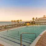Apartament Front Line In The Edge With Sea Views