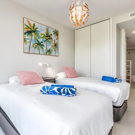 Front Line In The Edge With Sea Views