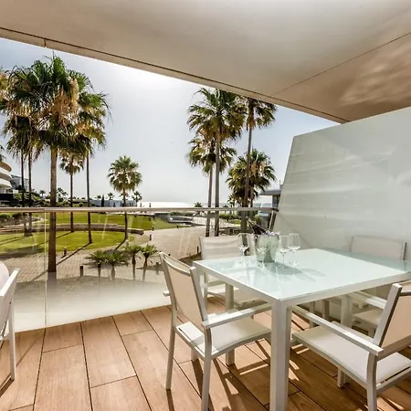 아파트 Front Line In The Edge With Sea Views