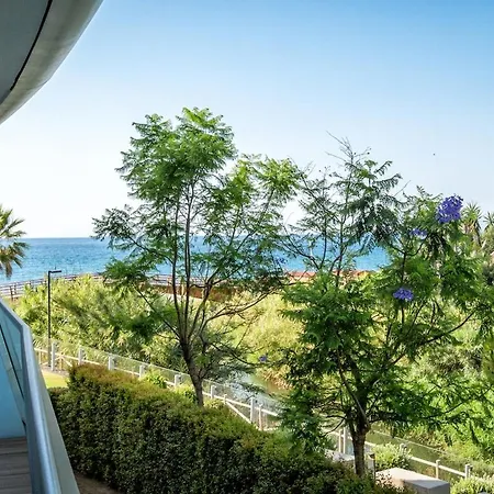 아파트 Front Line In The Edge With Sea Views *
